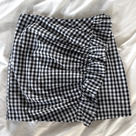 Lovers + Friends Lisa Mini Skirt in Gingham - Picture 4 of 7
